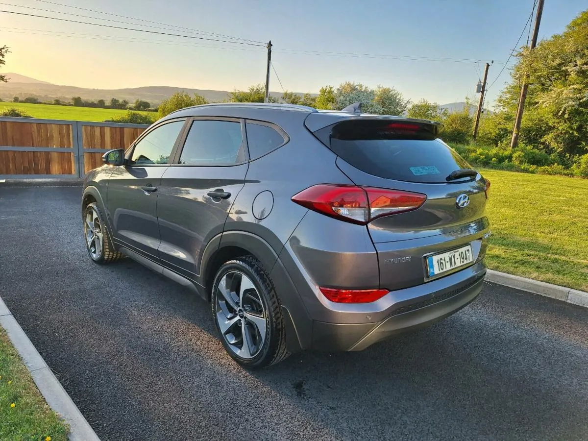 2016 Hyundai Executive Model - Image 3