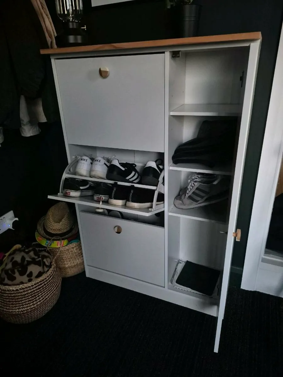 Shoe cabinet - Image 1