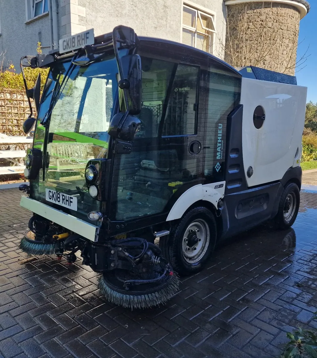 Mathieu road sweeper roadsweeper £150k new - Image 2