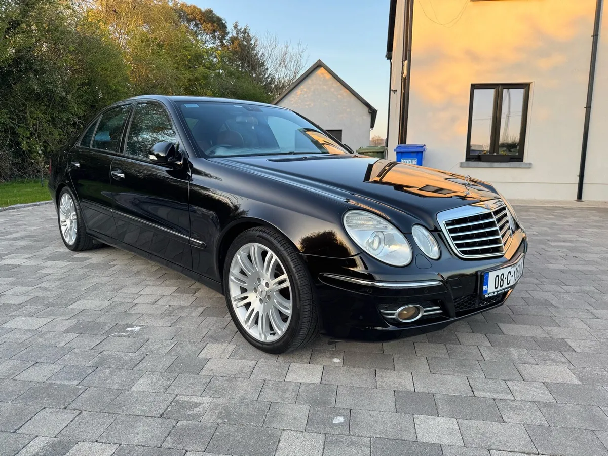 Mercedes E200 Avantgarde Sport - Image 2