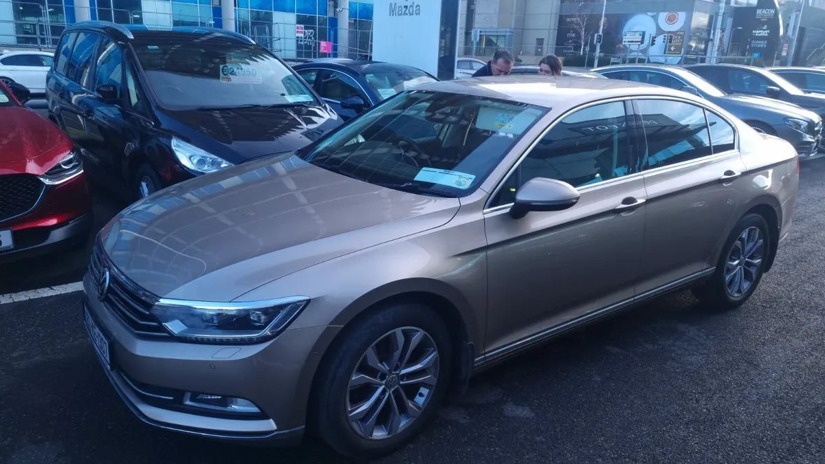 Volkswagen Passat Highline 2.0L 2016 Low Mileage - Image 1