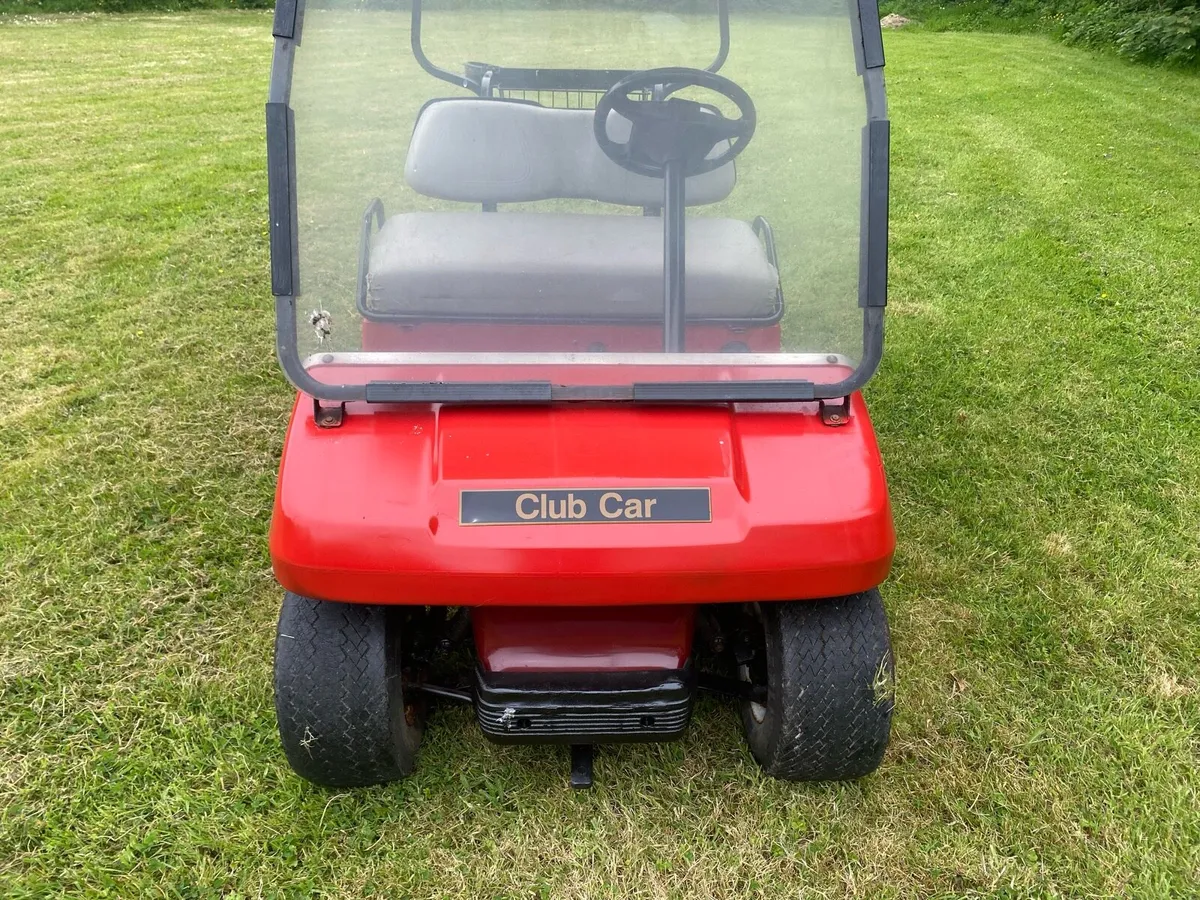 Golf buggy - Image 1