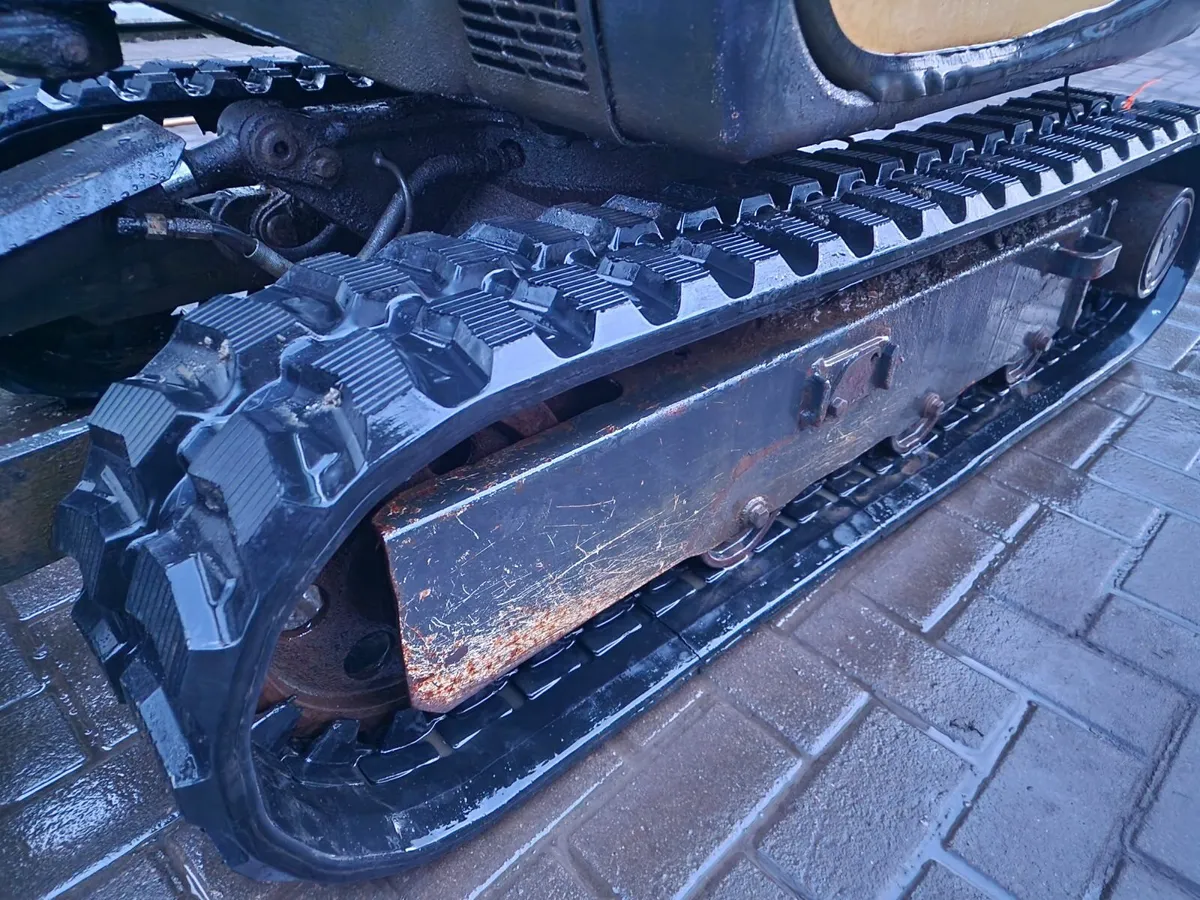 2015 Yanmar 1.8 digger 900 hours new tracks - Image 2
