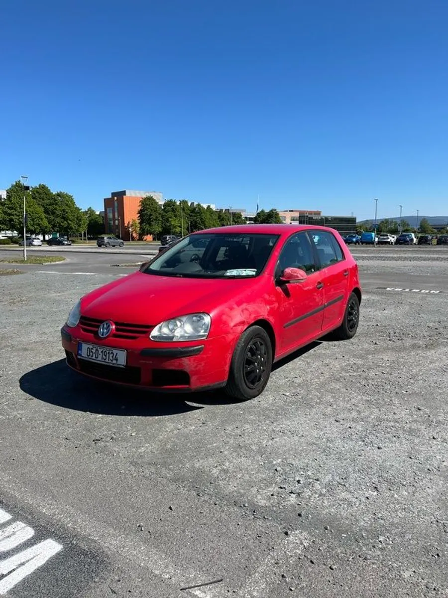 2005 Volkswagen Golf - Image 2