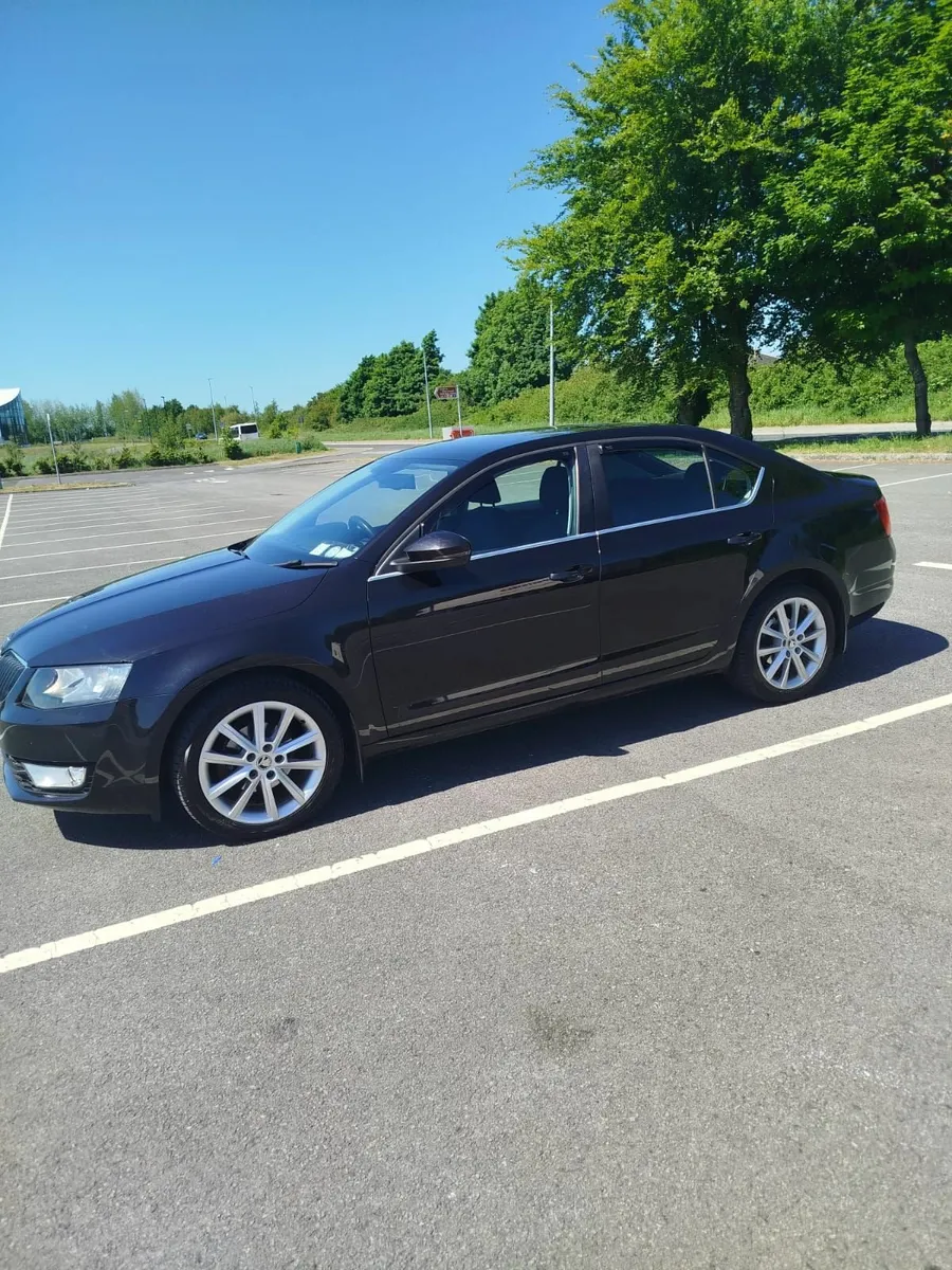 152 Skoda Octavia 1.6 diesel.  **LOW MILEAGE ** - Image 3