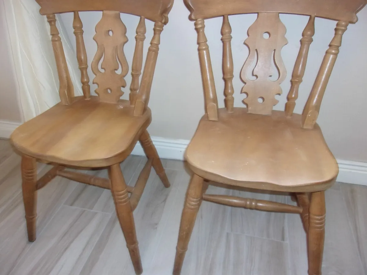 TABLE  +  6  CHAIRS - Image 1