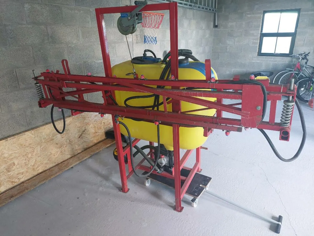 Tractor sprayer. - Image 2