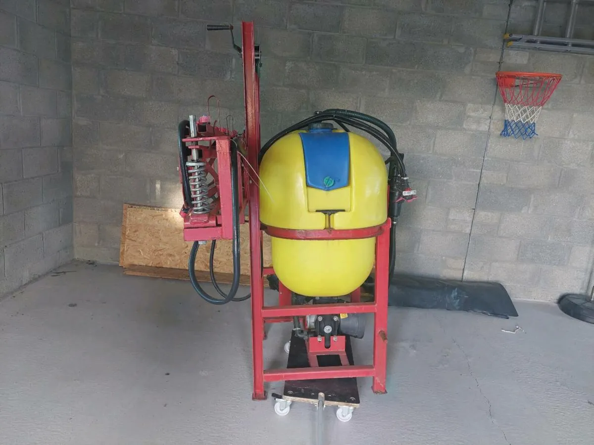 Tractor sprayer. - Image 3