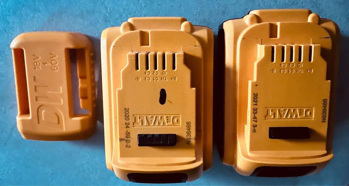 Two New DeWalt batteries - Image 2