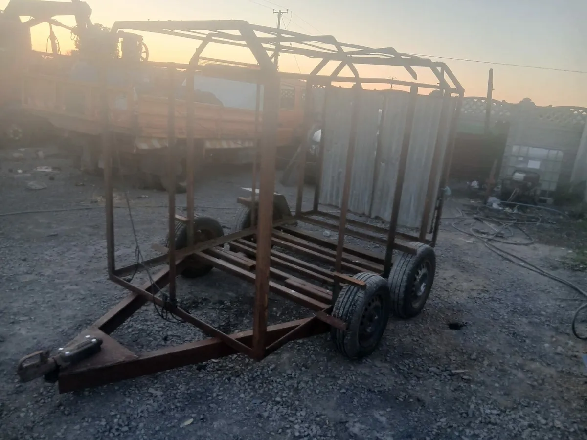 Cattle box - Image 1