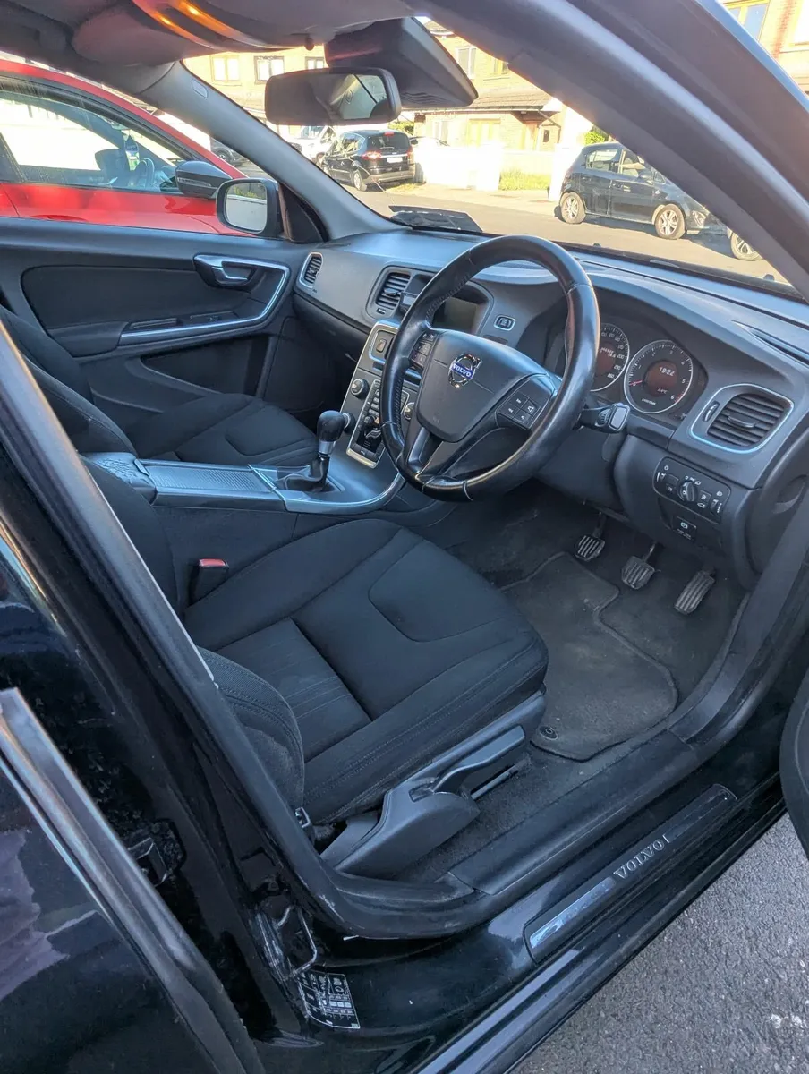 Volvo S60 2011 - Image 2