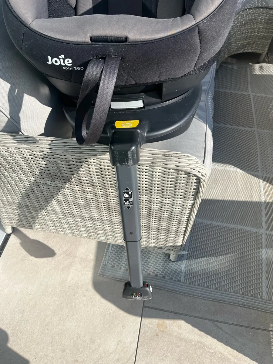 Joie 360 Swivel Car seat - Image 2