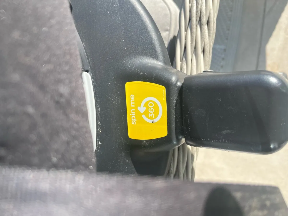 Joie 360 Swivel Car seat - Image 3