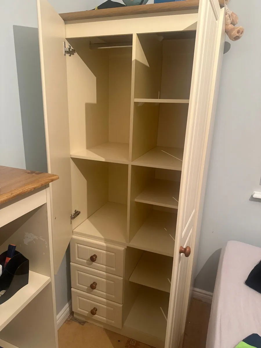 Bedroom wardrobe - Image 3