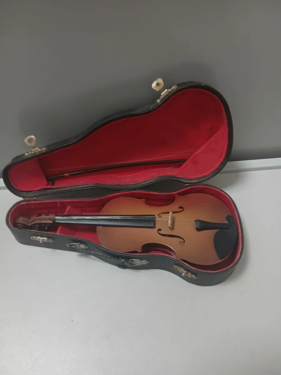Minature violin - Image 1
