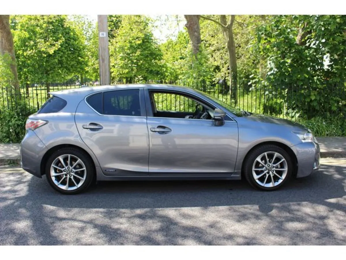 Lexus CT 200H Advance - Image 2