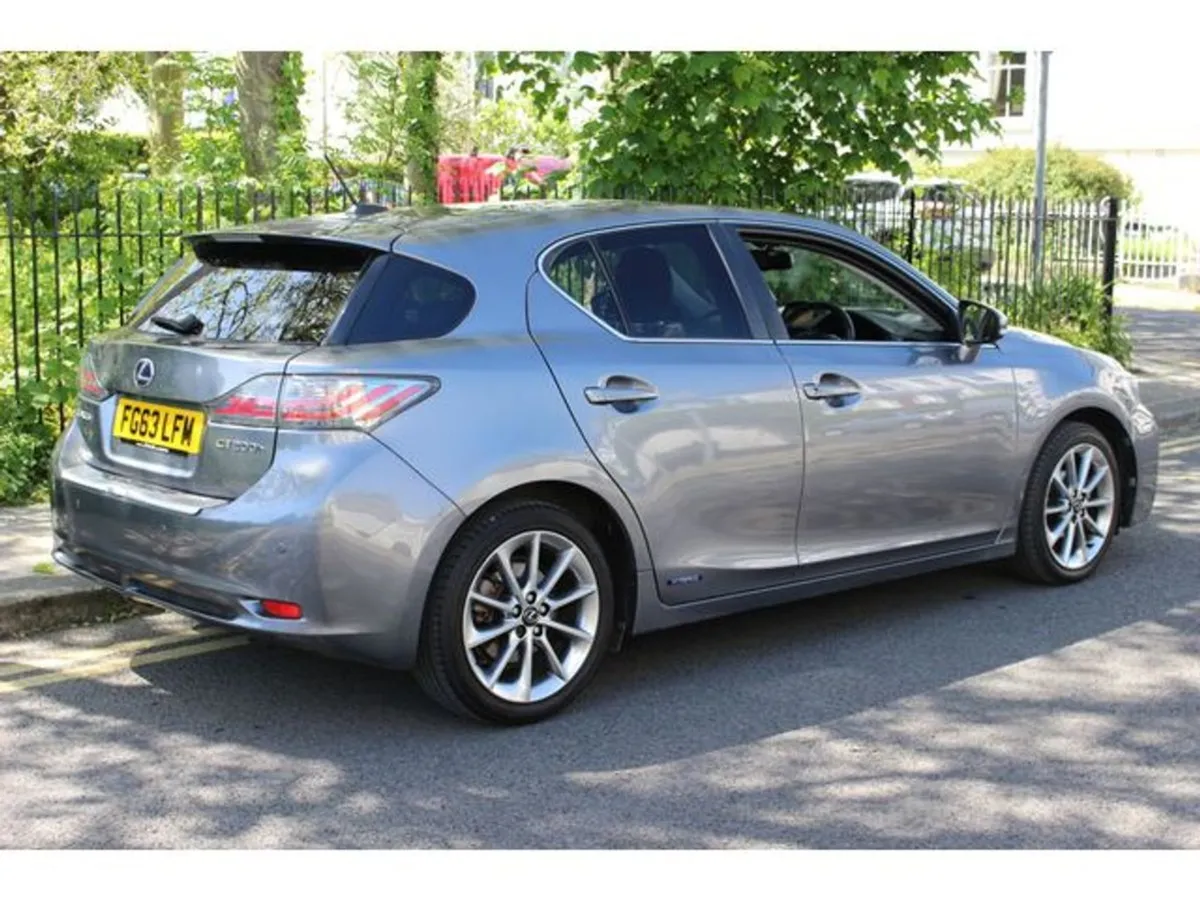 Lexus CT 200H Advance - Image 3