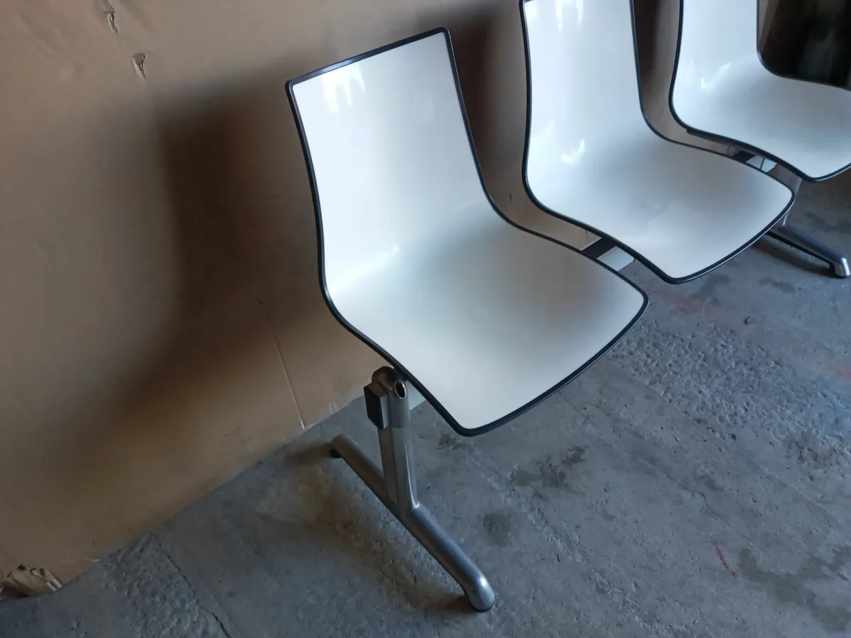 Joblot - 28 x Chairs Clubhouse / Waiting Room - Image 4