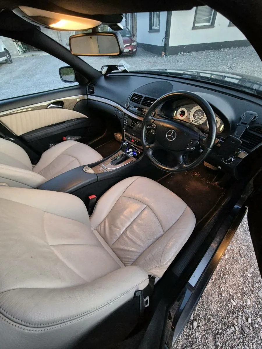 Mercedes-Benz E-Class E200 Kompressor - Image 2