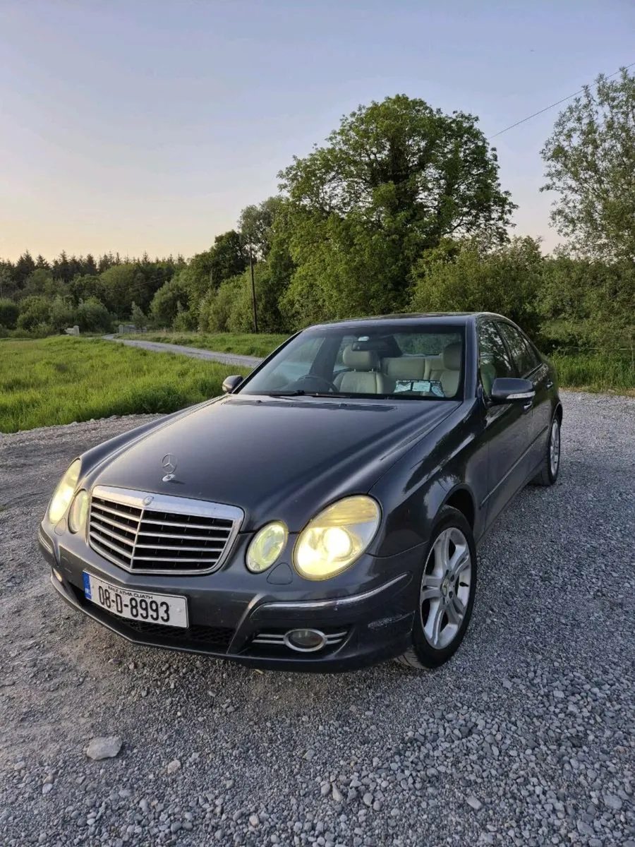 Mercedes-Benz E-Class E200 Kompressor - Image 1