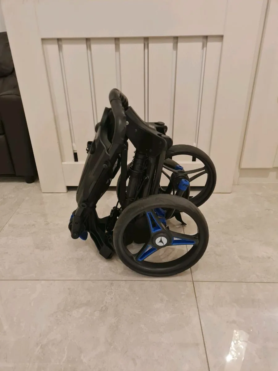 Motocaddy Cube Trolley - Image 3