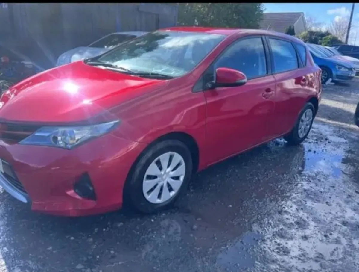 2014 Toyota Auris Drive Away no offers - Image 1