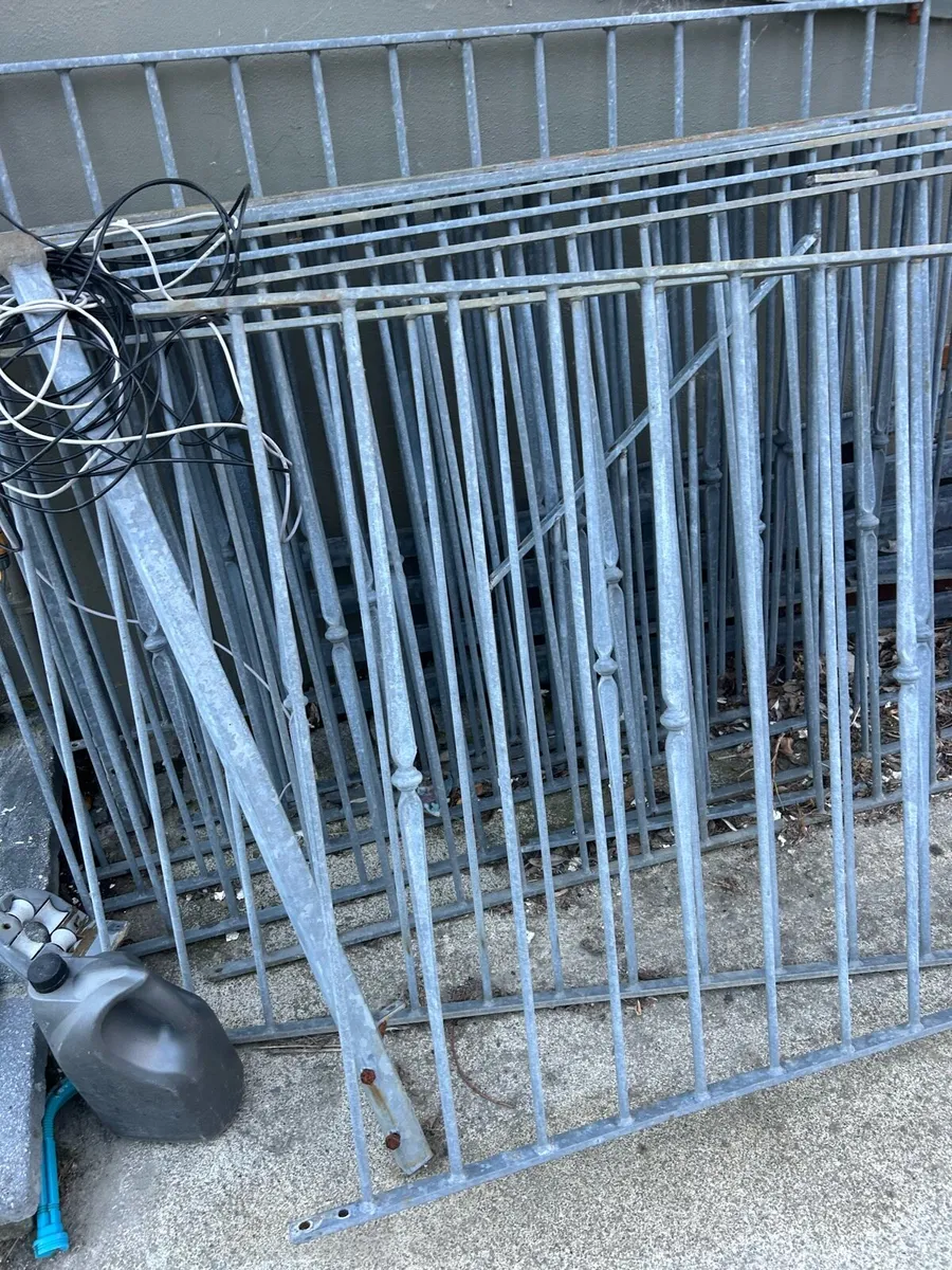 Railings galvanised with posts - Image 1