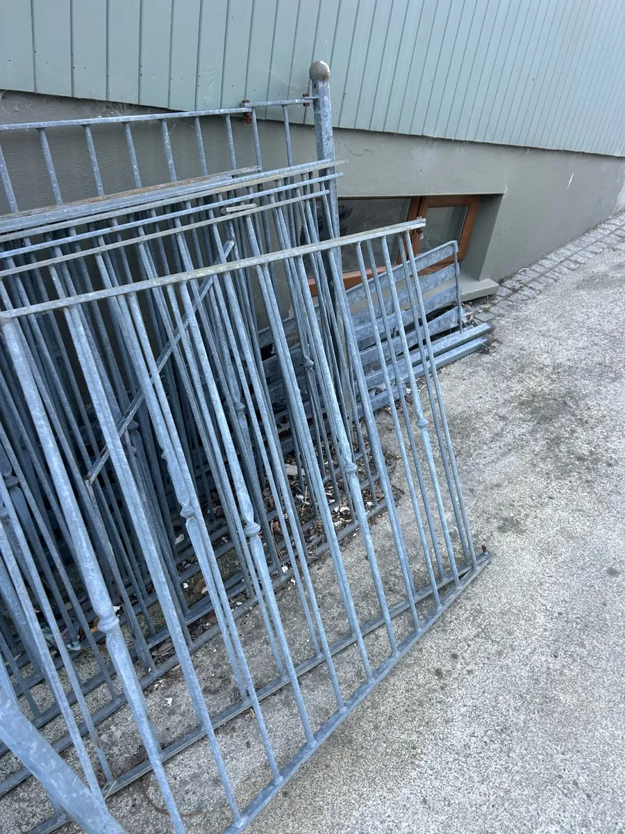 Railings galvanised with posts - Image 2