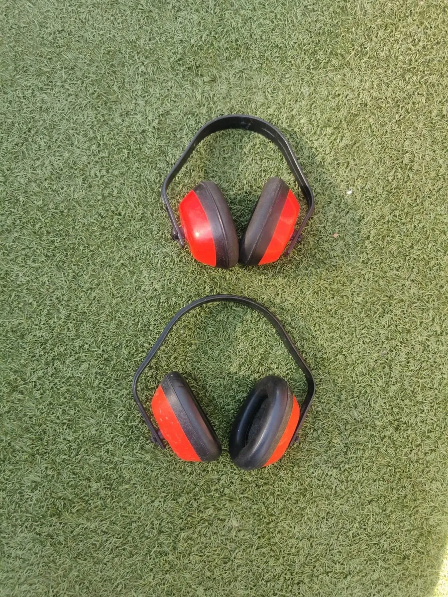 2 Pair of Ear Defenders - Image 1