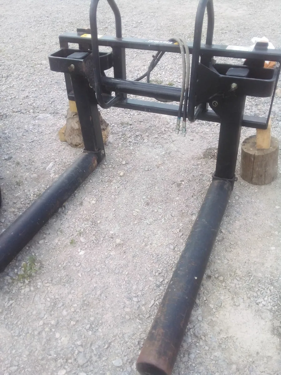Bale Handler - Image 1