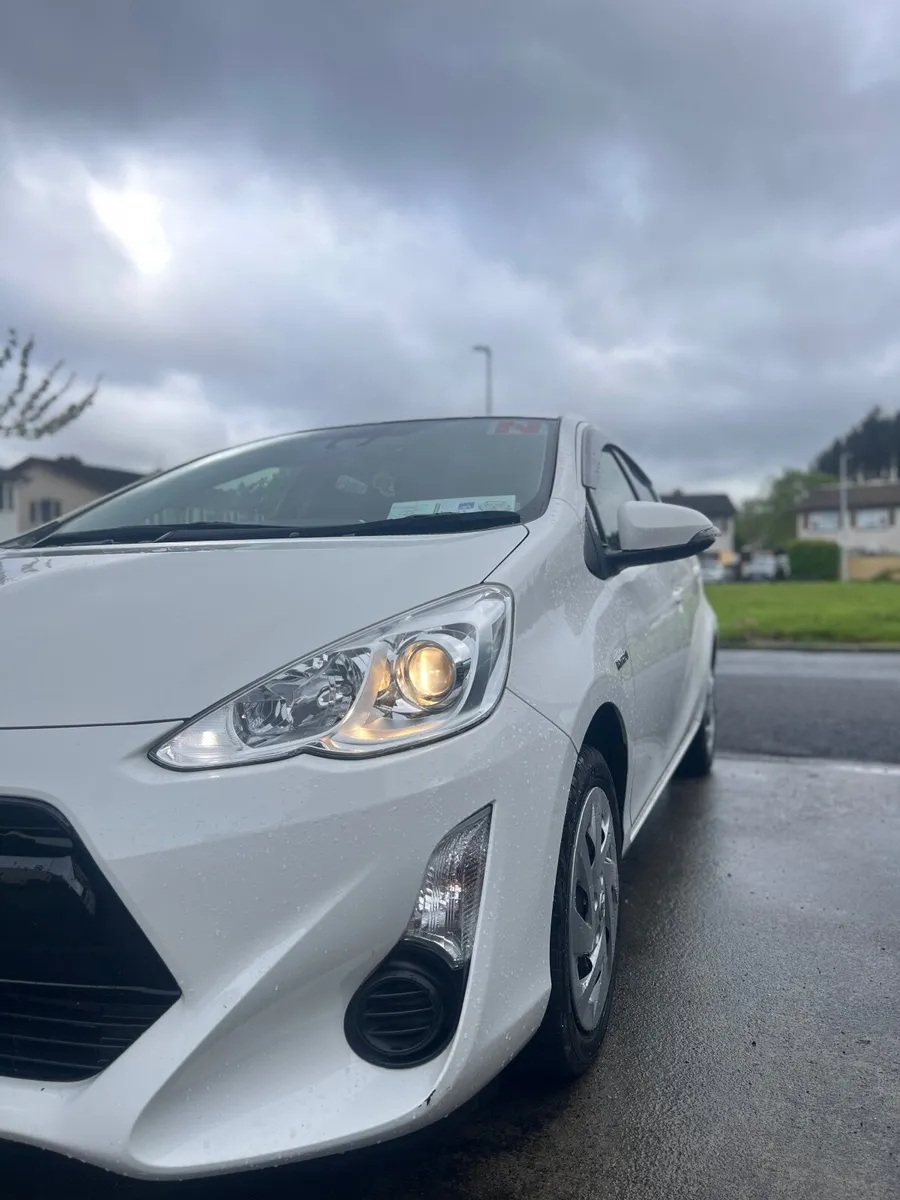 Toyota Aqua 2017 - Image 2