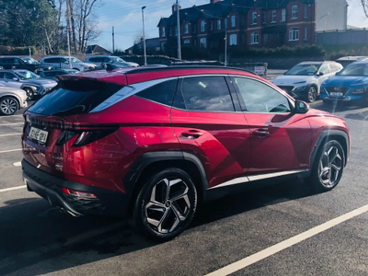Hyundai Tucson Executive Plus 1.6 Plug-in Hybrid - Image 2