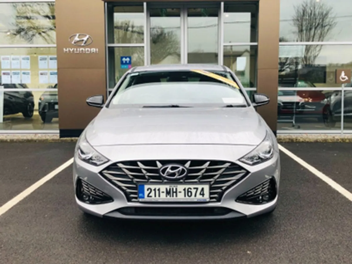 Hyundai i30 Deluxe 1.0 Petrol - Image 2