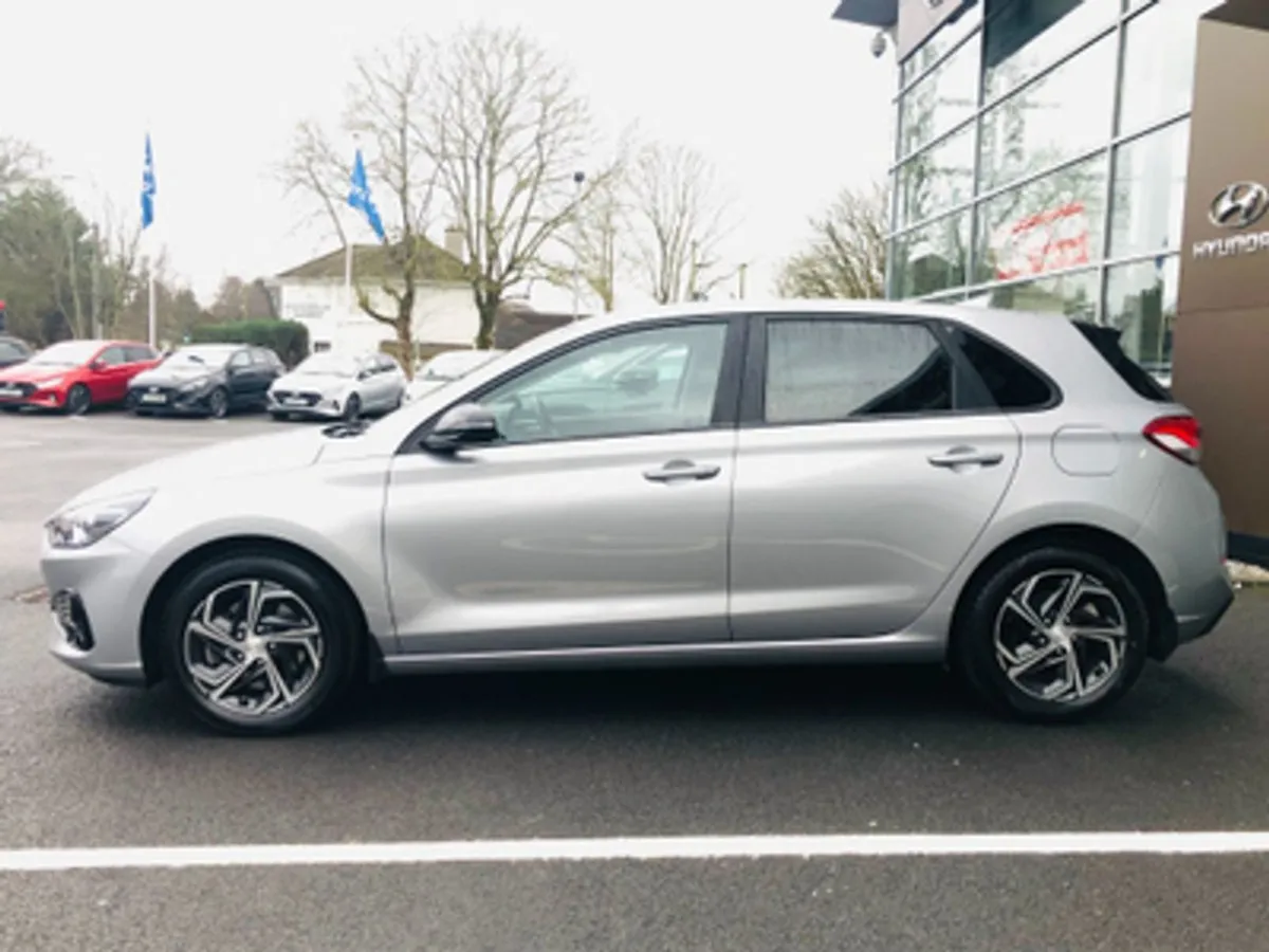 Hyundai i30 Deluxe 1.0 Petrol - Image 3