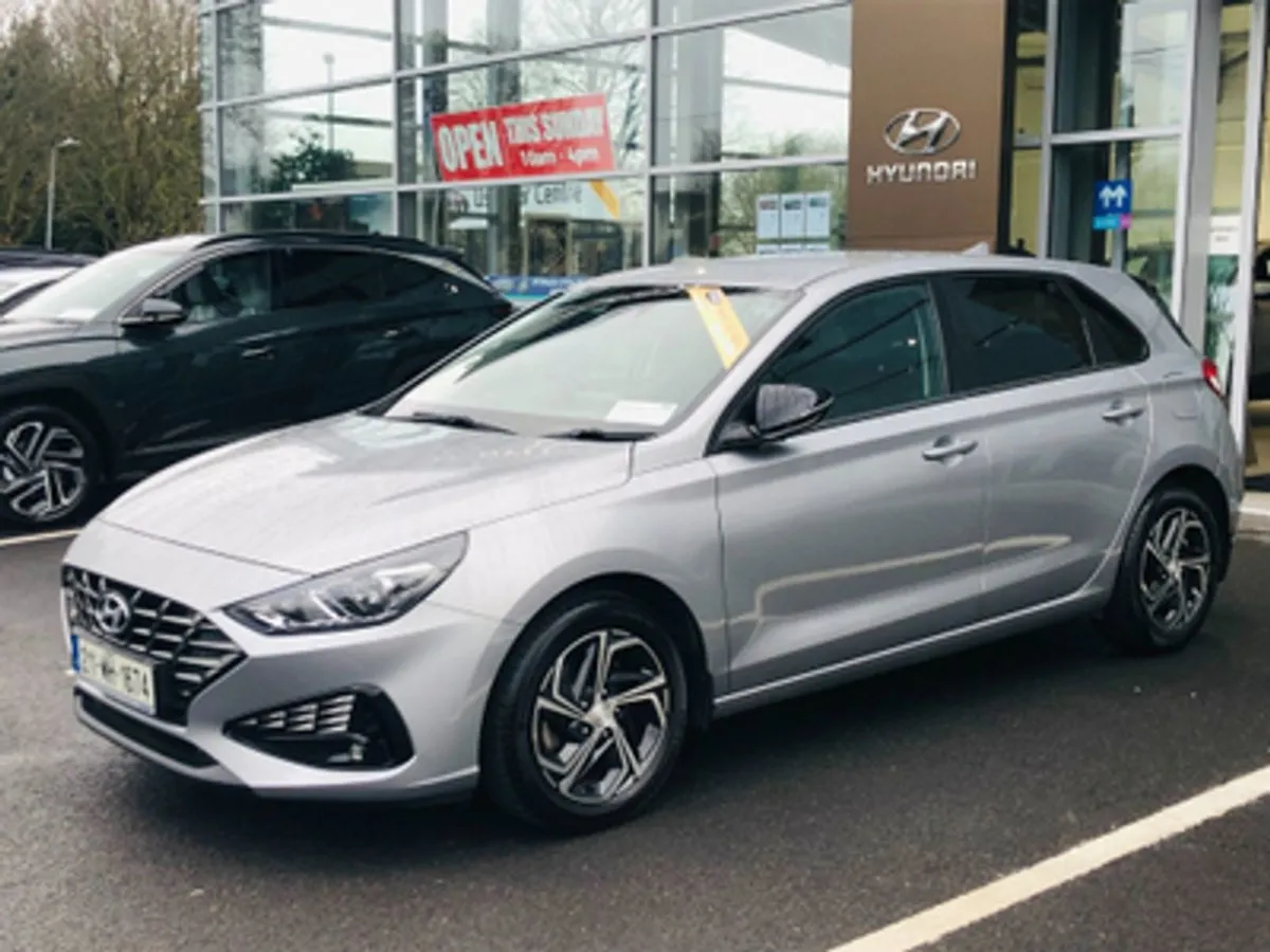 Hyundai i30 Deluxe 1.0 Petrol - Image 4