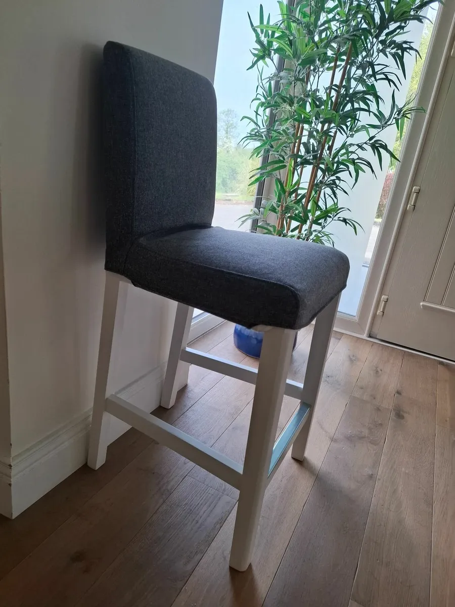 Wooden island barstools - Image 4