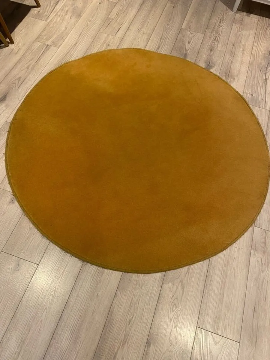 Round  Rug - Image 1