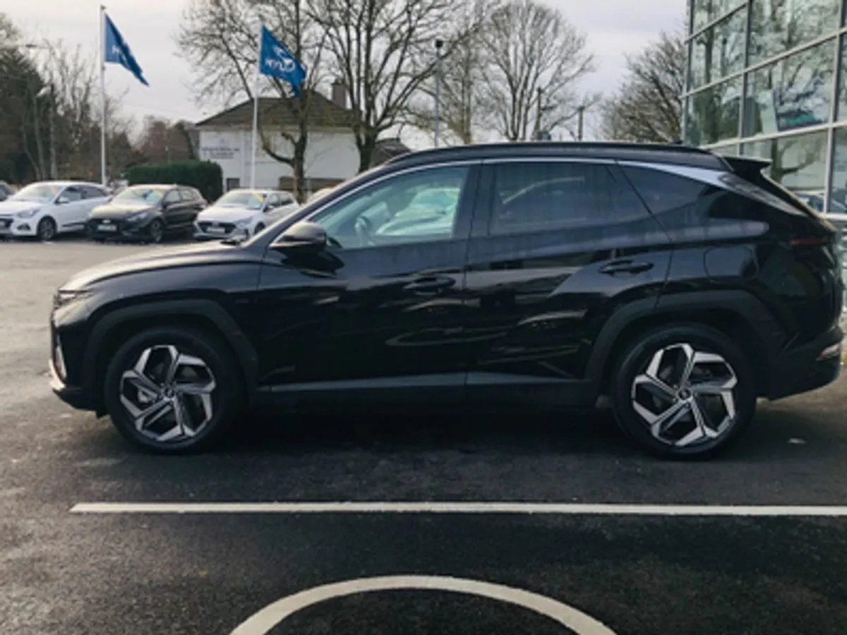 Hyundai Tucson Executive Plus 1.6 Plug-in Hybrid - Image 4