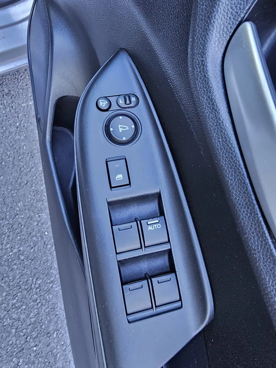 Honda Fit  Hybrid 2014 Automatic - Image 2