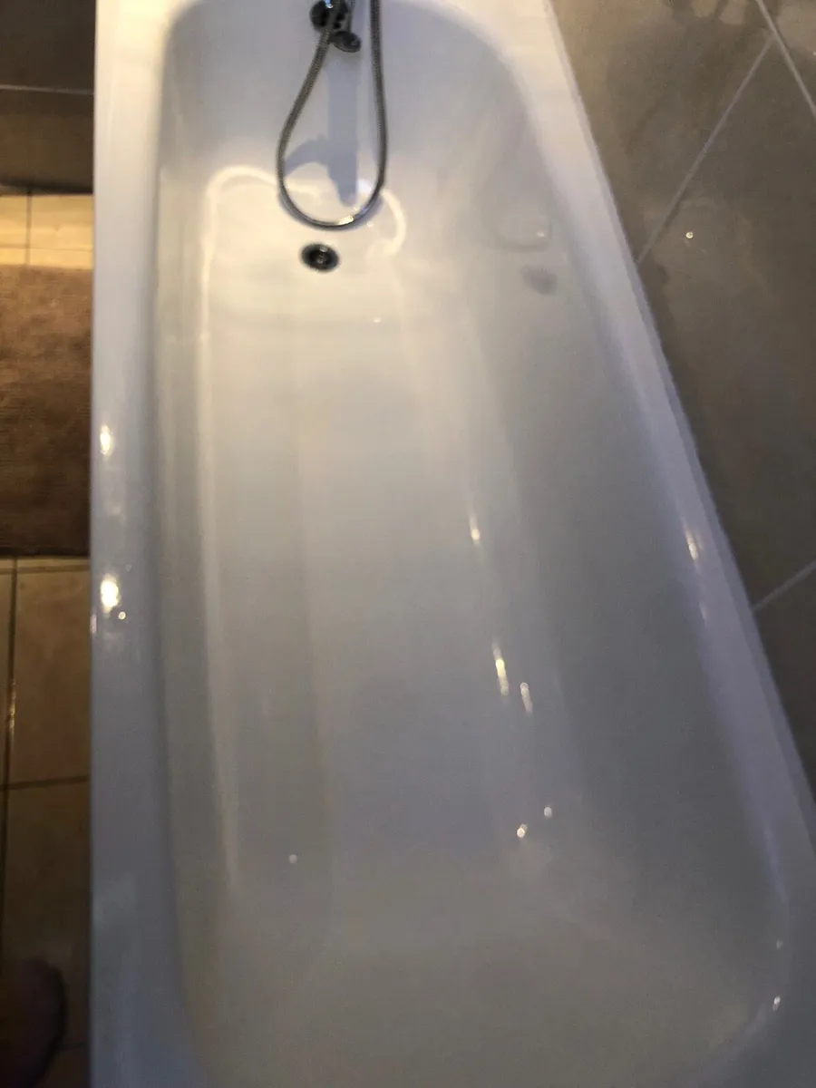 Bath and shower door - Image 1