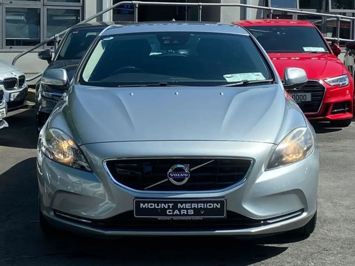Volvo V40  great Value auto/ 1.6petrol/2yr Nct - Image 3