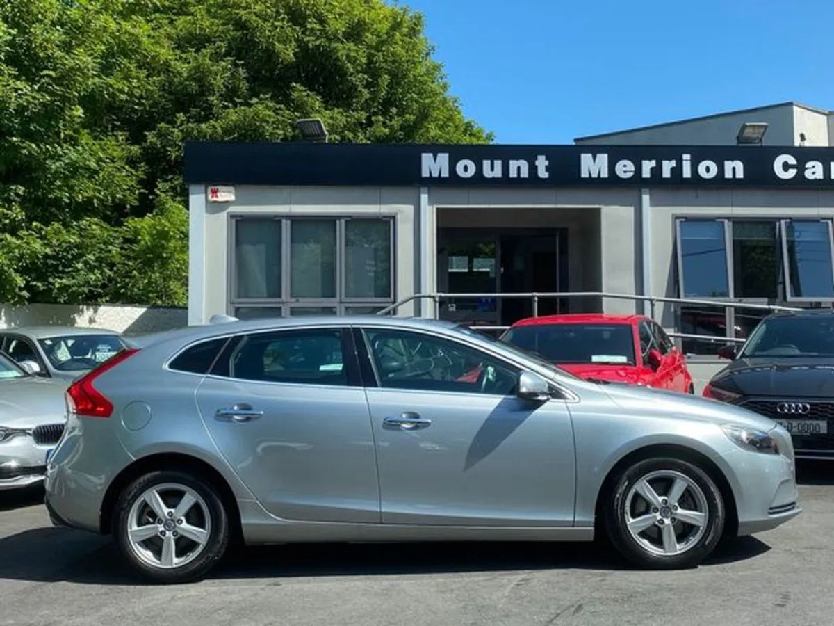 Volvo V40  great Value auto/ 1.6petrol/2yr Nct - Image 4