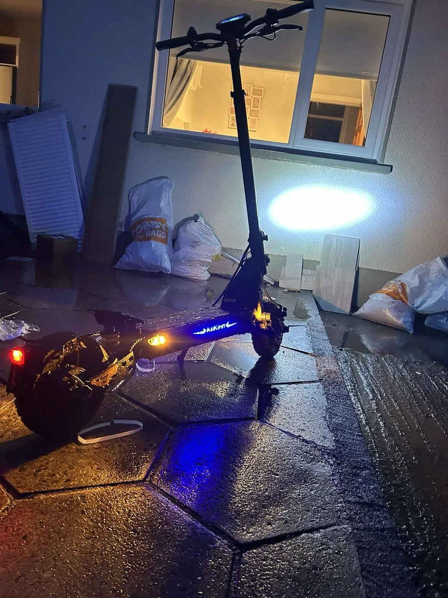 Electric scooter - Image 2