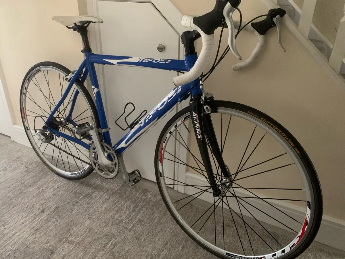 Tifosi Carbon fork 700x25c wheels 20.5 inch - Image 3