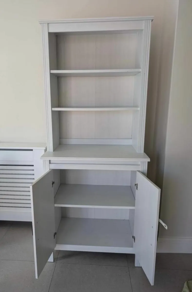 Kitchen cabinet