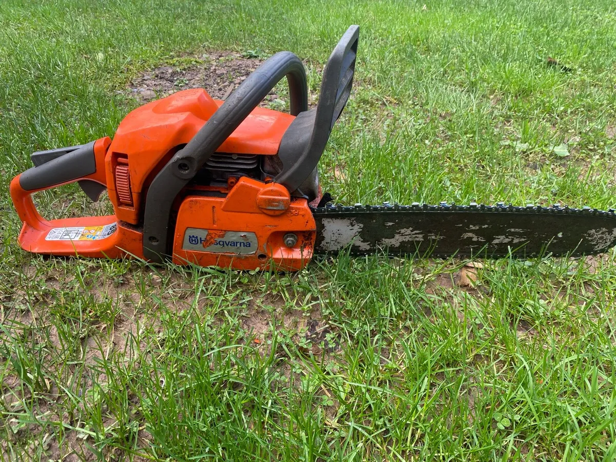 Husqvarna 435 X-Torq 15 inch bar very good - Image 1
