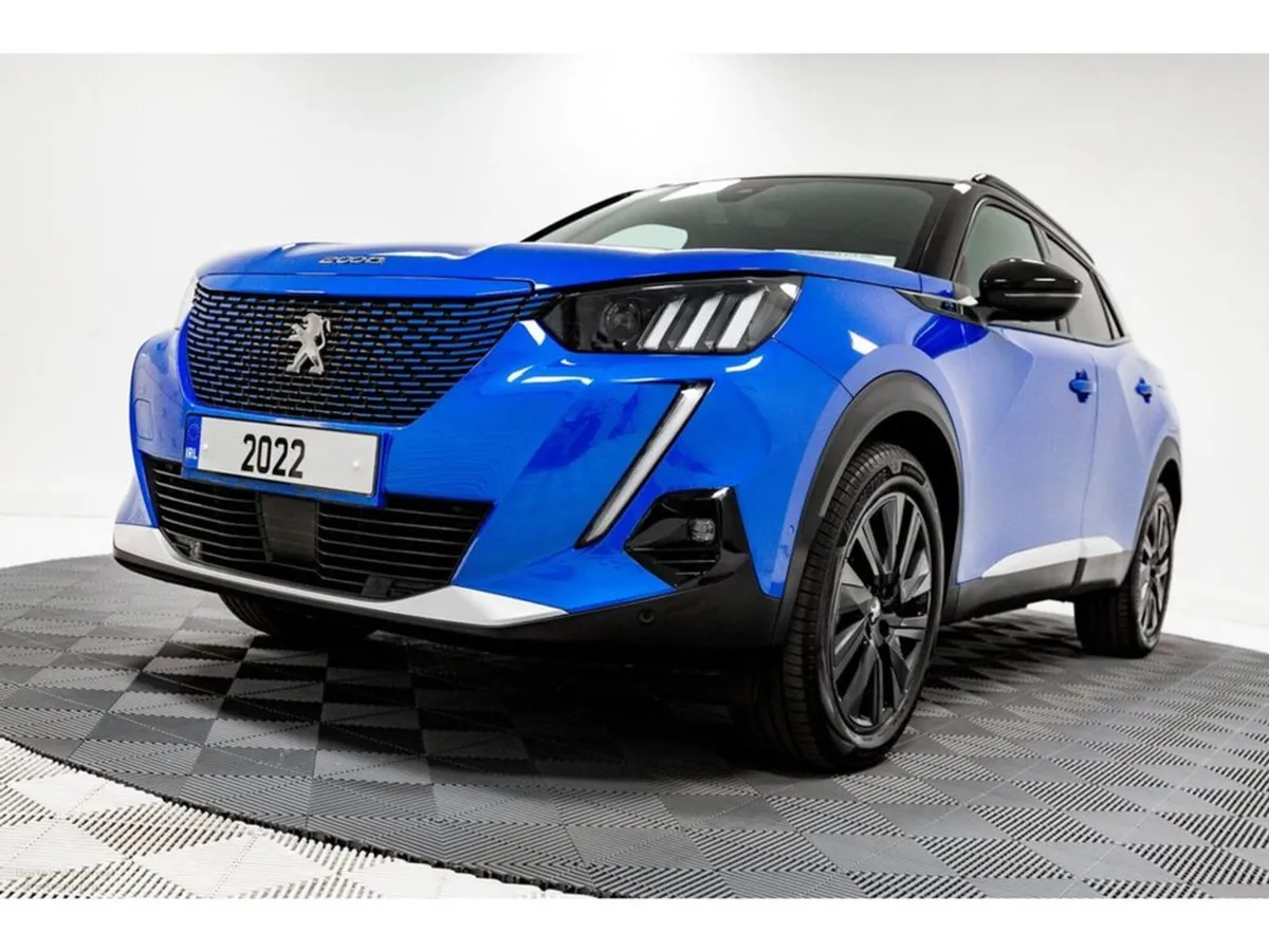 Peugeot 2008 GT Premium 50kwh 136HP - Image 3