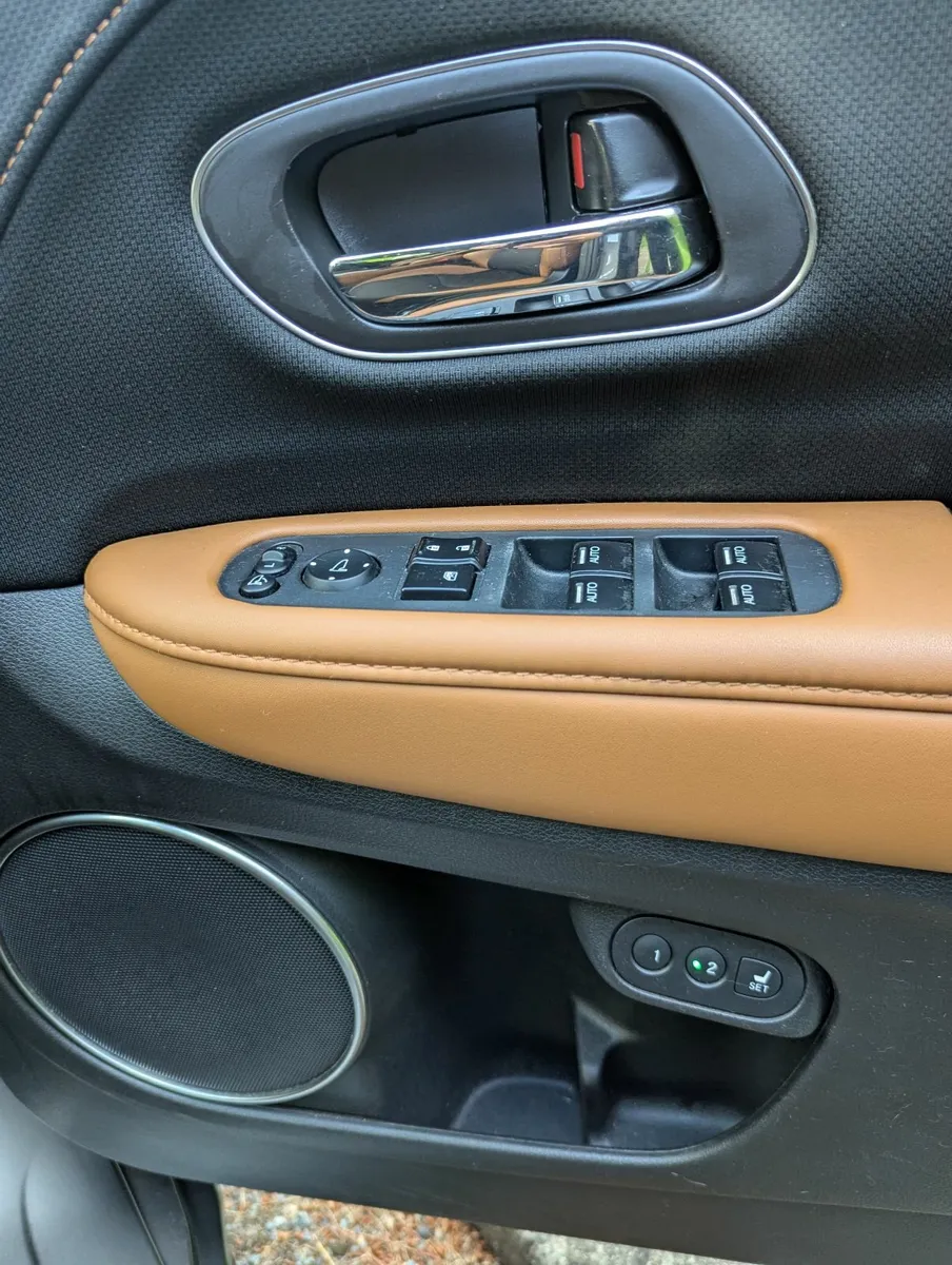 2020 Honda Vezel HRV Automatic Hybrid Electric TOP - Image 3