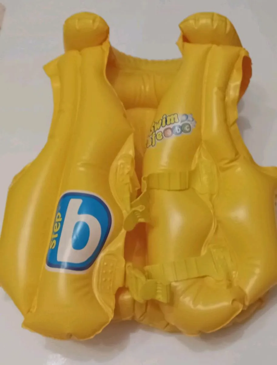 Swimming Vest 3-6yrs - Image 1