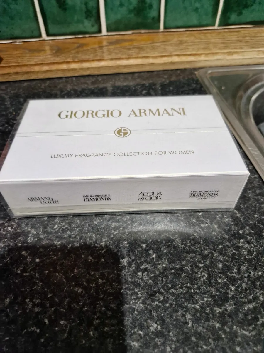 Georgia Armani Luxury Fragrance collection for wom - Image 3